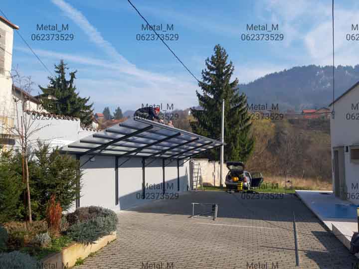 Metalna nadstrešnica u izradi